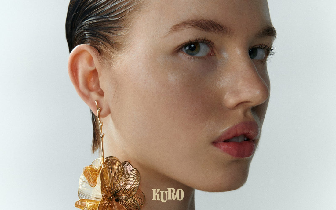 Sleek wet look, hair by Kuro