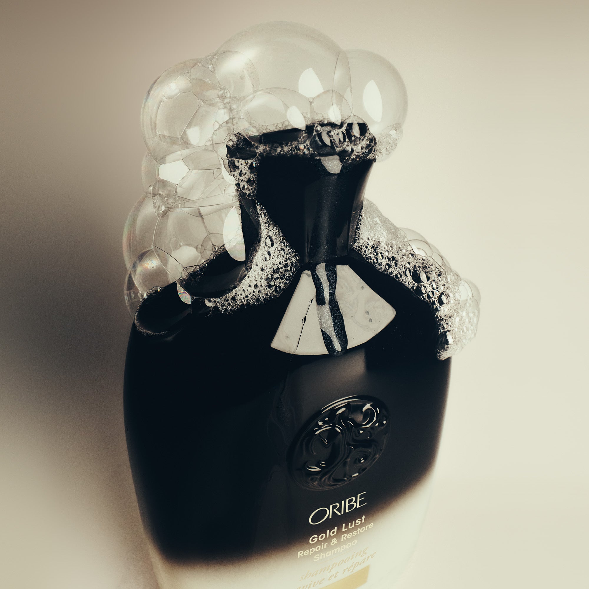 Oribe Gold Lust Repair & Restore Shampoo beeld 3