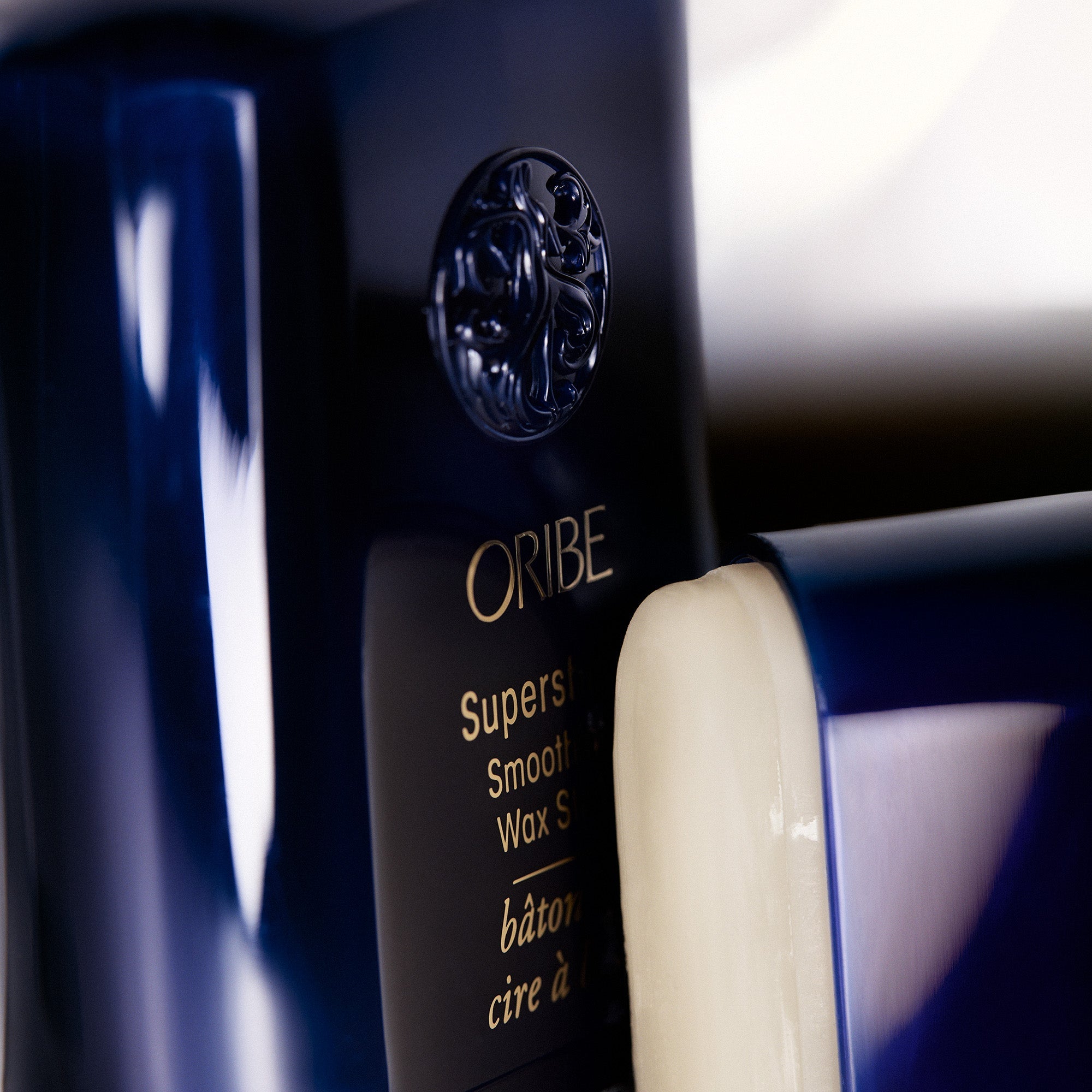 Oribe Supershine Smoothing Wax Stick beeld 4