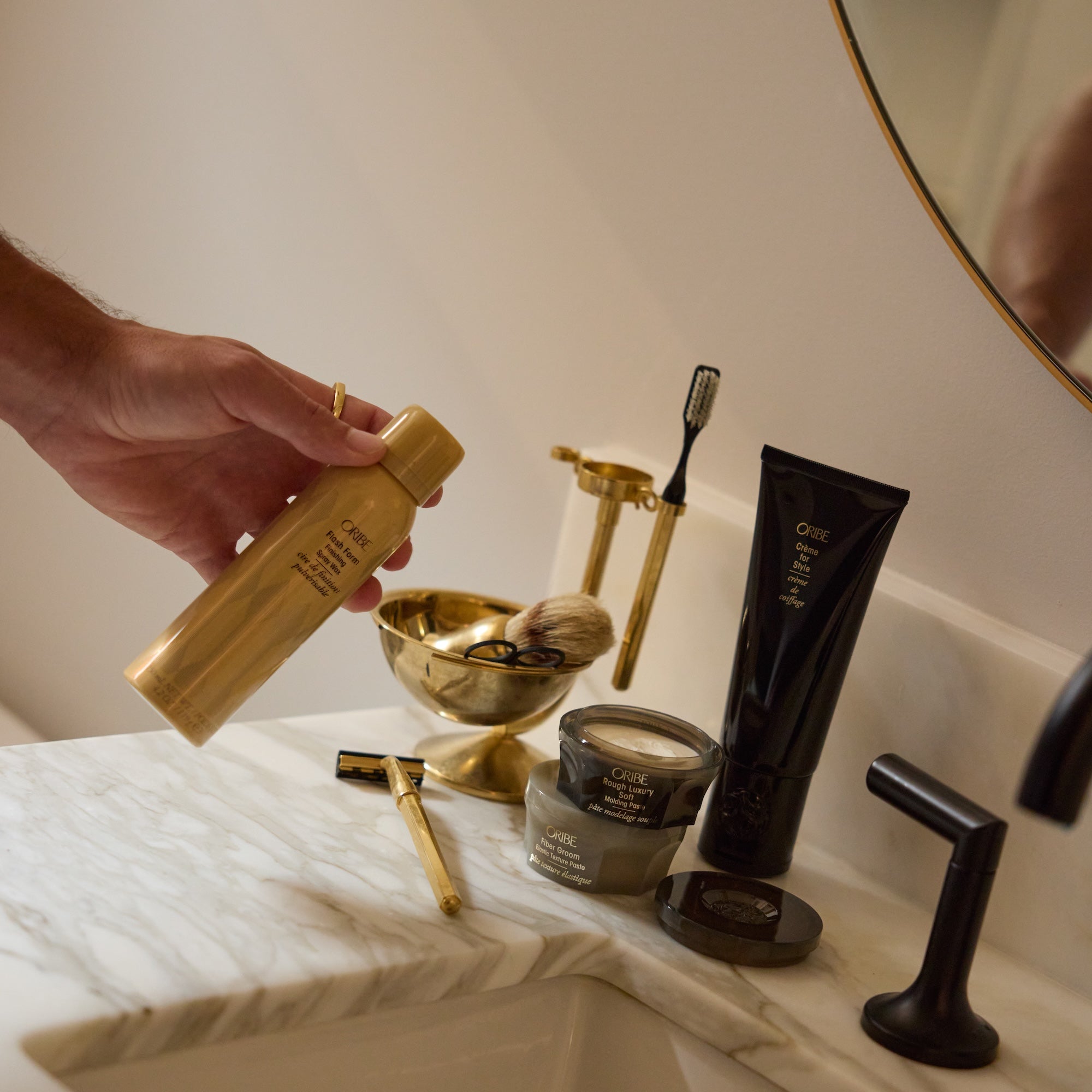 Oribe Flash Form Finishing Spray Wax beeld 3