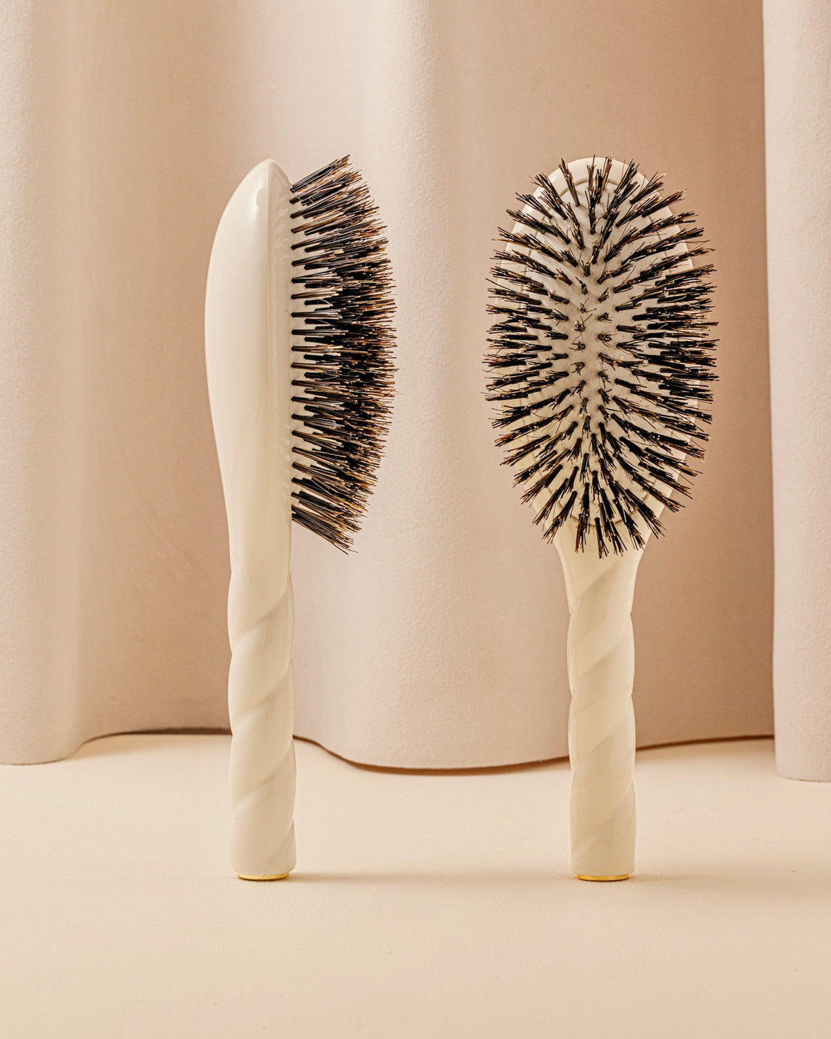 La Bonne Brosse N.01 Shine & Care Hairbrush The Universal Creamy white