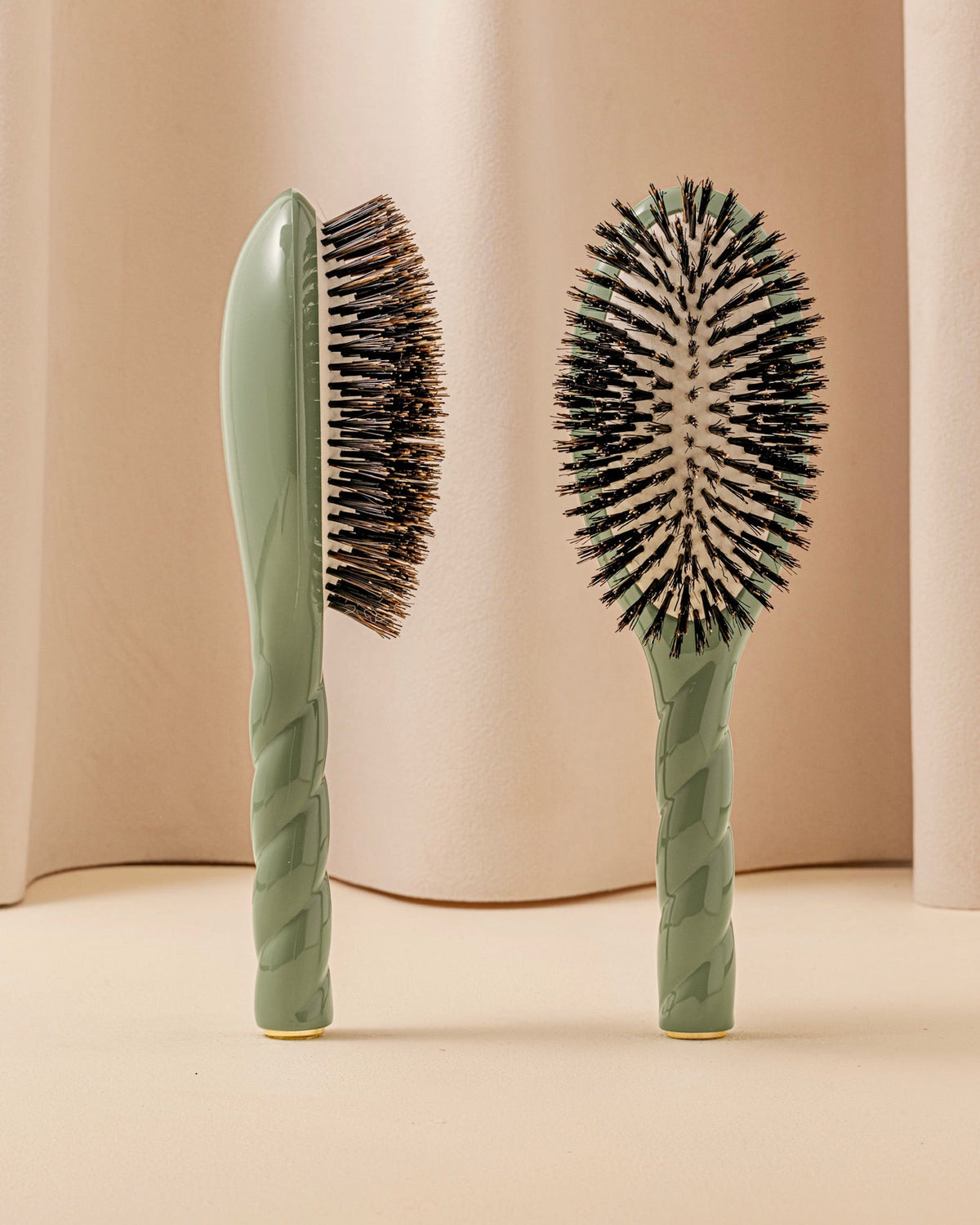 La Bonne Brosse N.01 Shine & Care Hairbrush The Universal Sage green