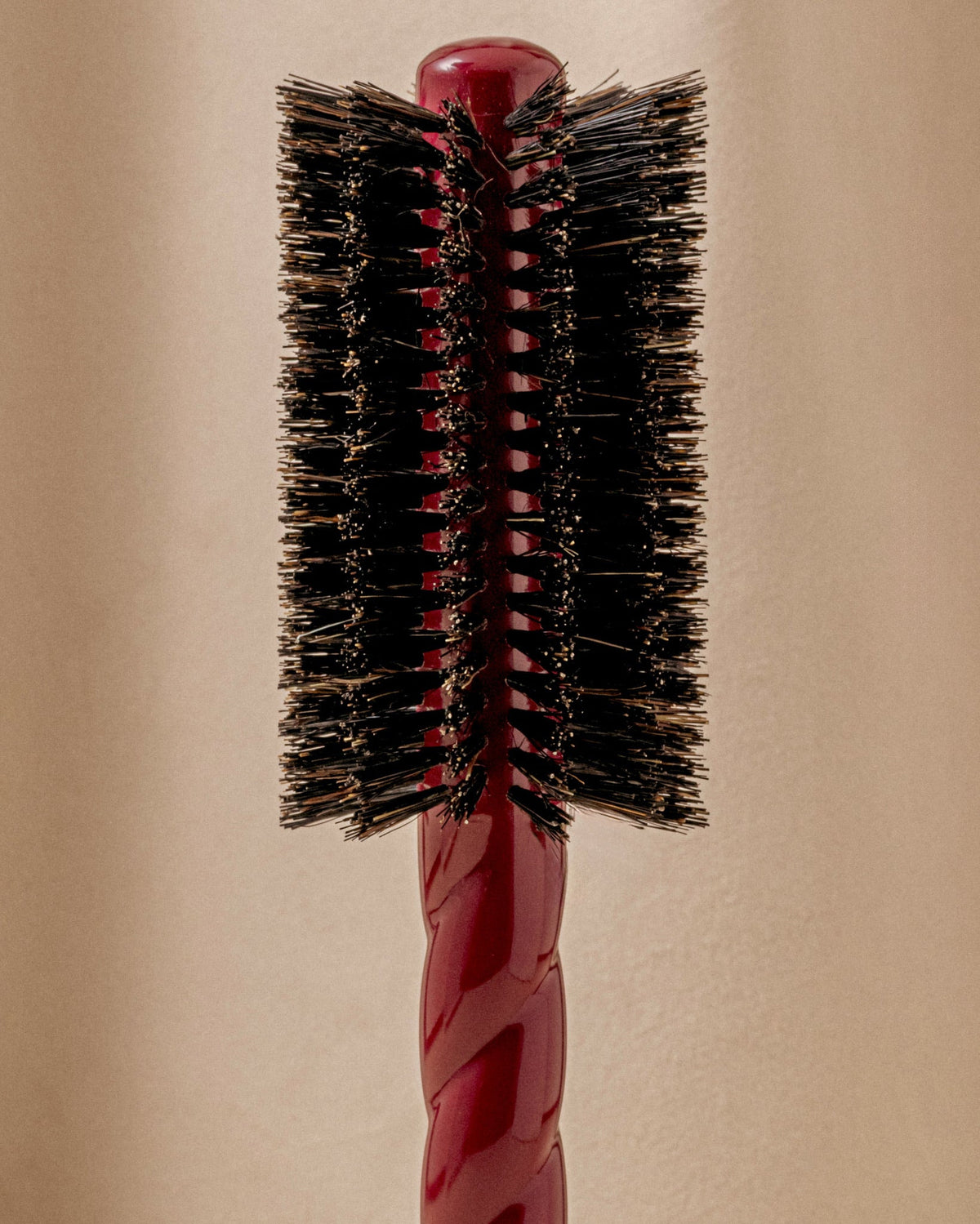 La Bonne Brosse N.08 Round Blowout Brush 54 mm Length & Movement Cherry red