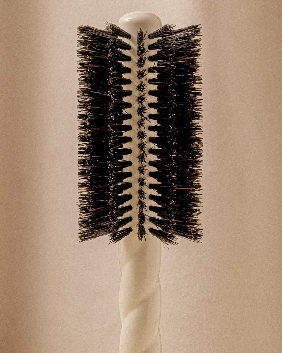 La Bonne Brosse N.08 Round Blowout Brush 54 mm Length & Movement Creamy white